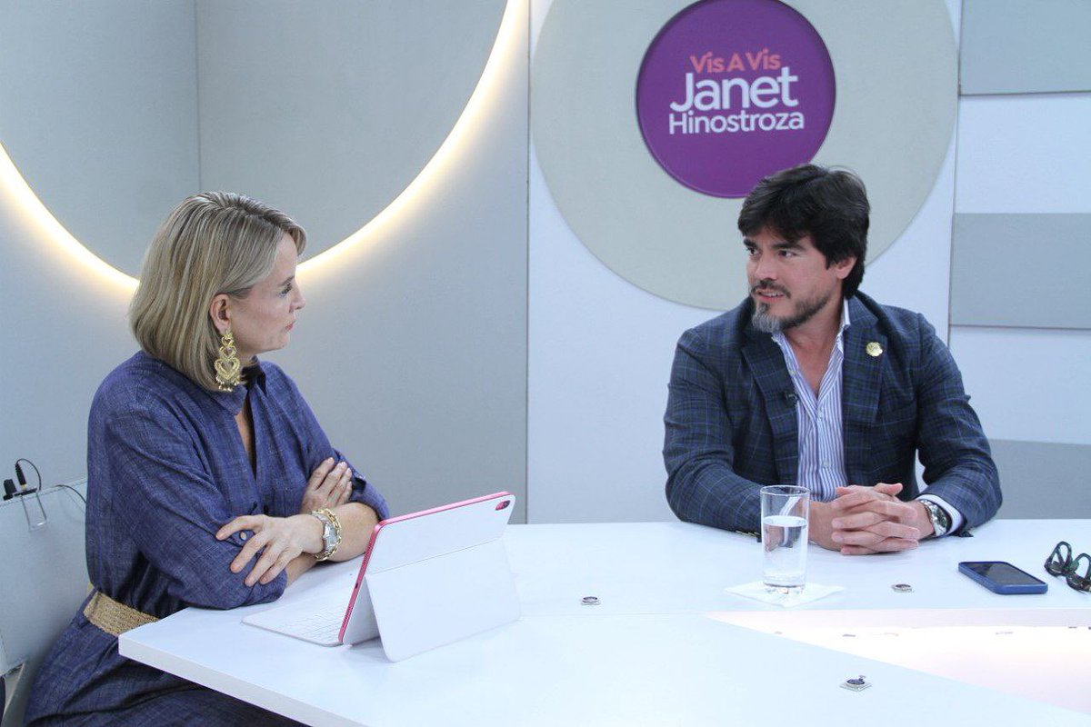 📻 #MDGEnMedios | En entrevista en <a href="/visionariasec/">Visionarias</a> , el ministro de Gobierno, se refirió a los mensajes que el presidente Gustavo Petro escribió en su cuenta de X sobre las supuestas medidas de seguridad que el Gobierno tomó durante las  elecciones presidenciales del 13 de abril.