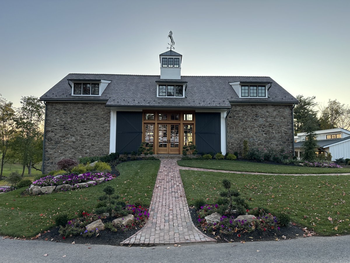 QuarryViewBG's tweet photo. From history to home 🐴🏡

An old barn once stood here, full of stories but no longer structurally sound. Now, this beautifully repurposed barn stands tall once more, transformed into cozy living quarters while honoring its roots.
#AdaptiveReuse #BarnConversion #SustainableDesign https://t.co/h7kwcYBVPR