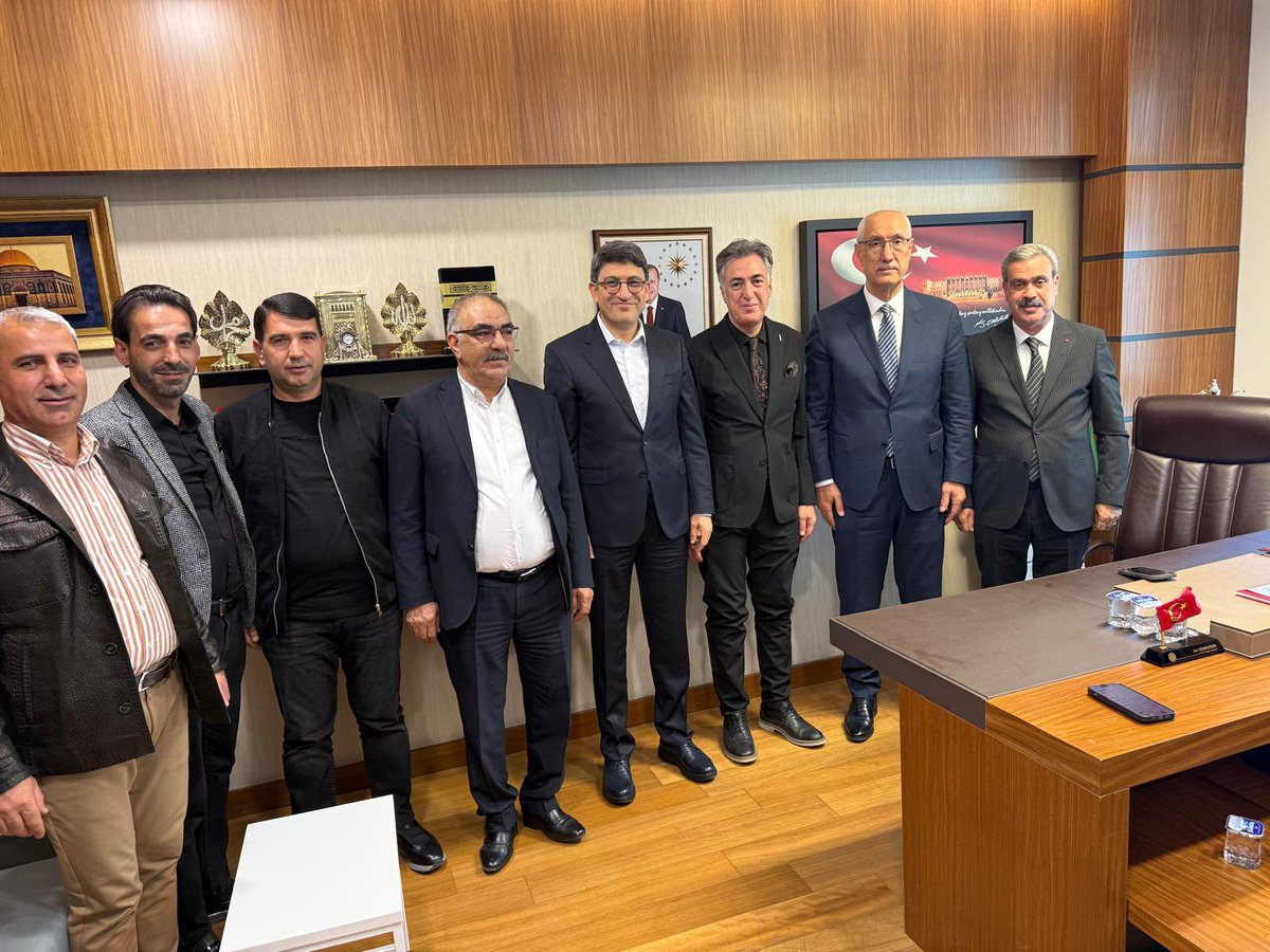 Feyzi Berdibek🇹🇷 (@feyziberdibek1) on Twitter photo Bingöl Milletvekilimiz, değerli kardeşim Sn. Zeki KORKUTATA’nın danışmanlık görevine atanan Cemal KOÇAKELÇİ kardeşimize hayırlı olsun ziyaretinde bulunduk.
Değerli kardeşimizi tebrik eder, hayırlı hizmetlere vesile olmasını dilerim.
Rabbim mahçup etmesin.
<a href="/Korkutata_Zeki/">Zeki Korkutata</a> Bingöl Milletvekilimiz, değerli kardeşim Sn. Zeki KORKUTATA’nın danışmanlık görevine atanan Cemal KOÇAKELÇİ kardeşimize hayırlı olsun ziyaretinde bulunduk.
Değerli kardeşimizi tebrik eder, hayırlı hizmetlere vesile olmasını dilerim.
Rabbim mahçup etmesin.
<a href="/Korkutata_Zeki/">Zeki Korkutata</a>