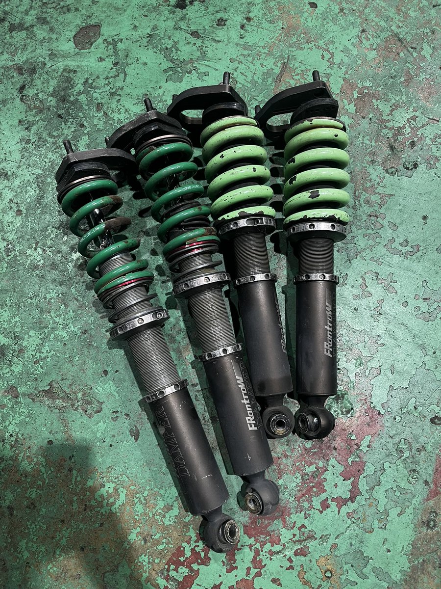 827miku39's tweet photo. コレも売るよ👀👀
20セルシオ ショップオリジナル車高調(T-DEMAND？のOEM)前後スライドアッパーロアブラケットピロ13万(ヘルパースプリング無し)(Fアッパーどっちかピロ緩い)
 
20セルシオ ナギサオート製リアロアアーム、トーコン、テンションロッド、フロントピロタイロット7万(SSキット無し) https://t.co/w6ETRTEORx