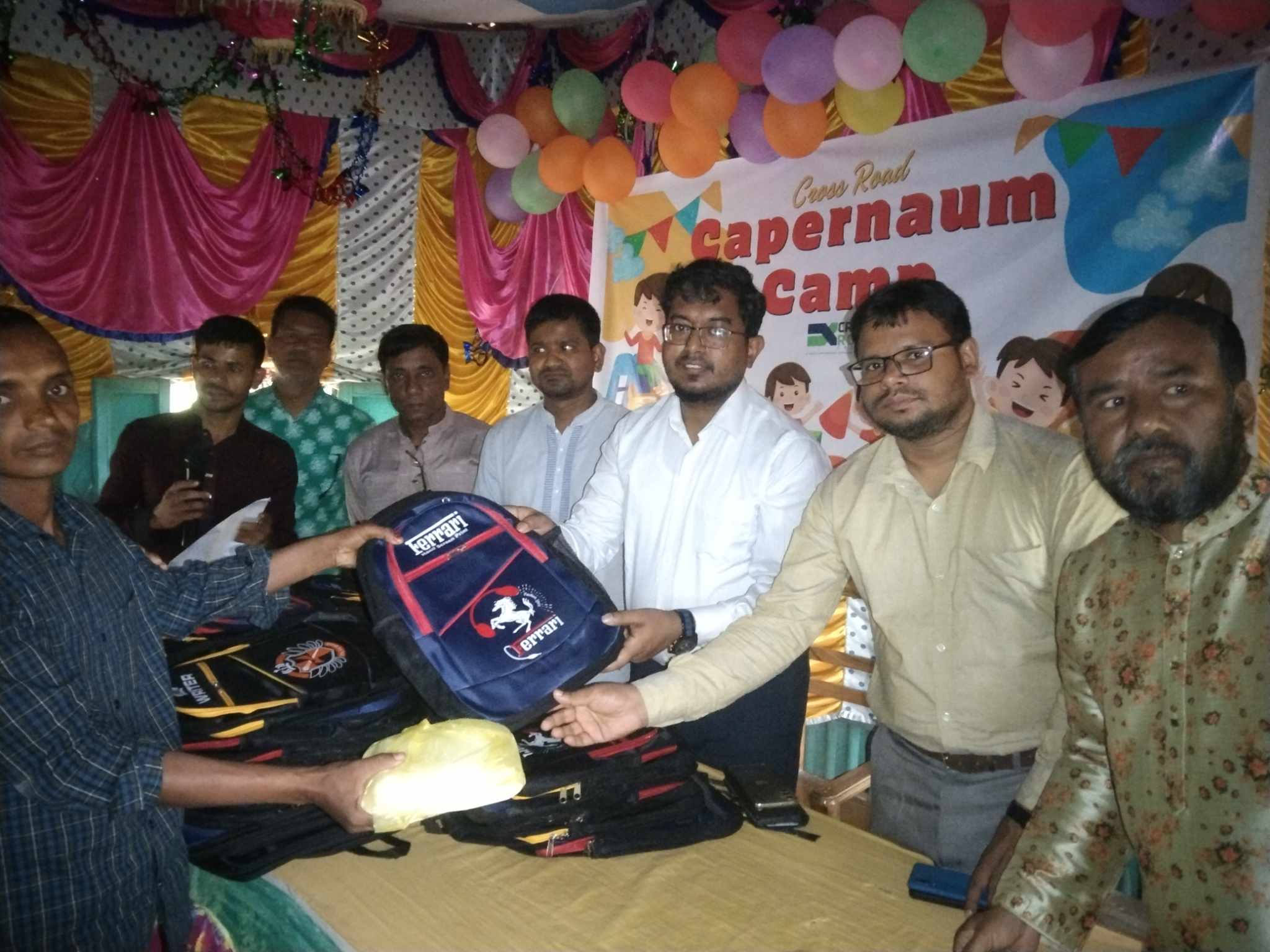 ক্রস রোড কতৃক আয়োজিত আগউস প্রতিবন্ধী বিদ্যালয়ে শিক্ষা সামগ্রী বিতরণ