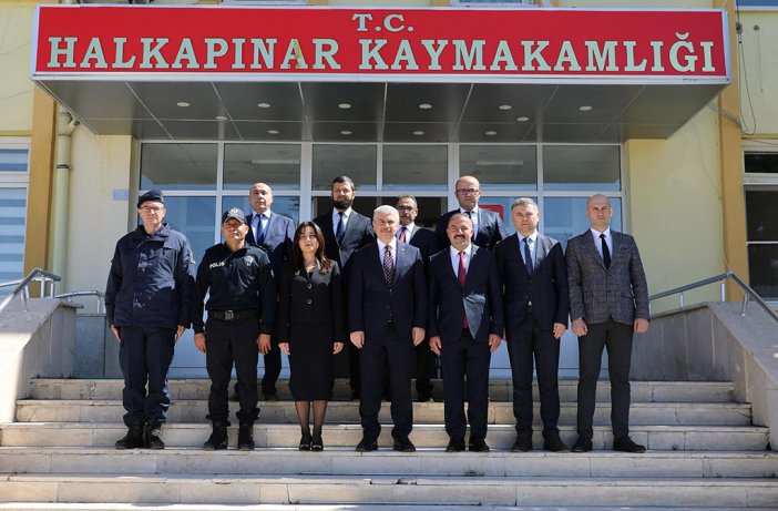 "Vali Akın'dan Müthiş Ziyaret! Konya'nın Su Kaynağı İlçesinde Neler Yaşandı?" 

Konya Valisi İbrahim Akın, Halkapınar'da heyecan verici bir ziyaret gerçekleştirdi! Kaymakamlık, belediye ve esnafla buluşup ilçedeki çalışmaları değerlendirdi. Ayrıca muhtarlarla toplantı yaparak...