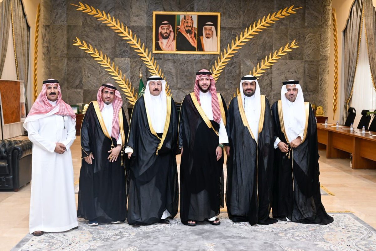 visualartsasc's tweet image. استقبل محافظ الطائف صاحب السمو الملكي الأمير سعود بن نهار رئيس مجلس ادارة جمعية الفنون البصرية أ.فيصل الخديدي ونائبه أ.د سهيل الحربي واعضاء المجلس واستمع سموه لتعريف بالجمعية وانشطتها واوجه التعاون مع المحافظة للارتقاء بالفنون البصرية.
#اليوم_العالمي_للفن
#جمعية_الفنون_البصرية