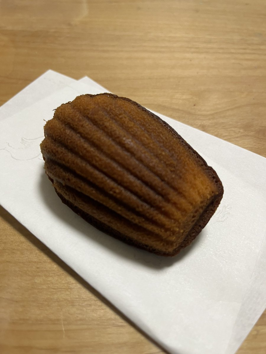 sophia_seiko's tweet photo. #おうちカフェ
昨日買った
#eace のマドレーヌはバターの風味豊か。
量り売りが楽しい
Venchi Nihombashi Takashimaya
のピスタチオのチョコをひとかけ。
高級なお菓子を大事にいただく幸せな時間。 https://t.co/kWEKPEdRHy