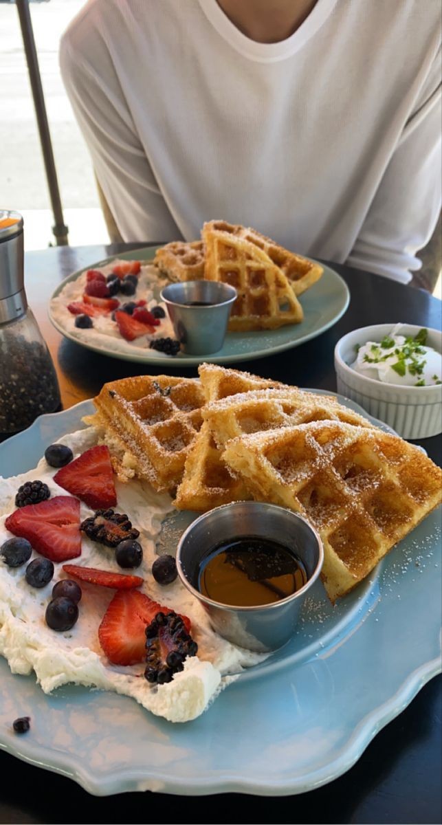 violetitart's tweet photo. breakfast time ✨️ https://t.co/KiUsXJWuZs