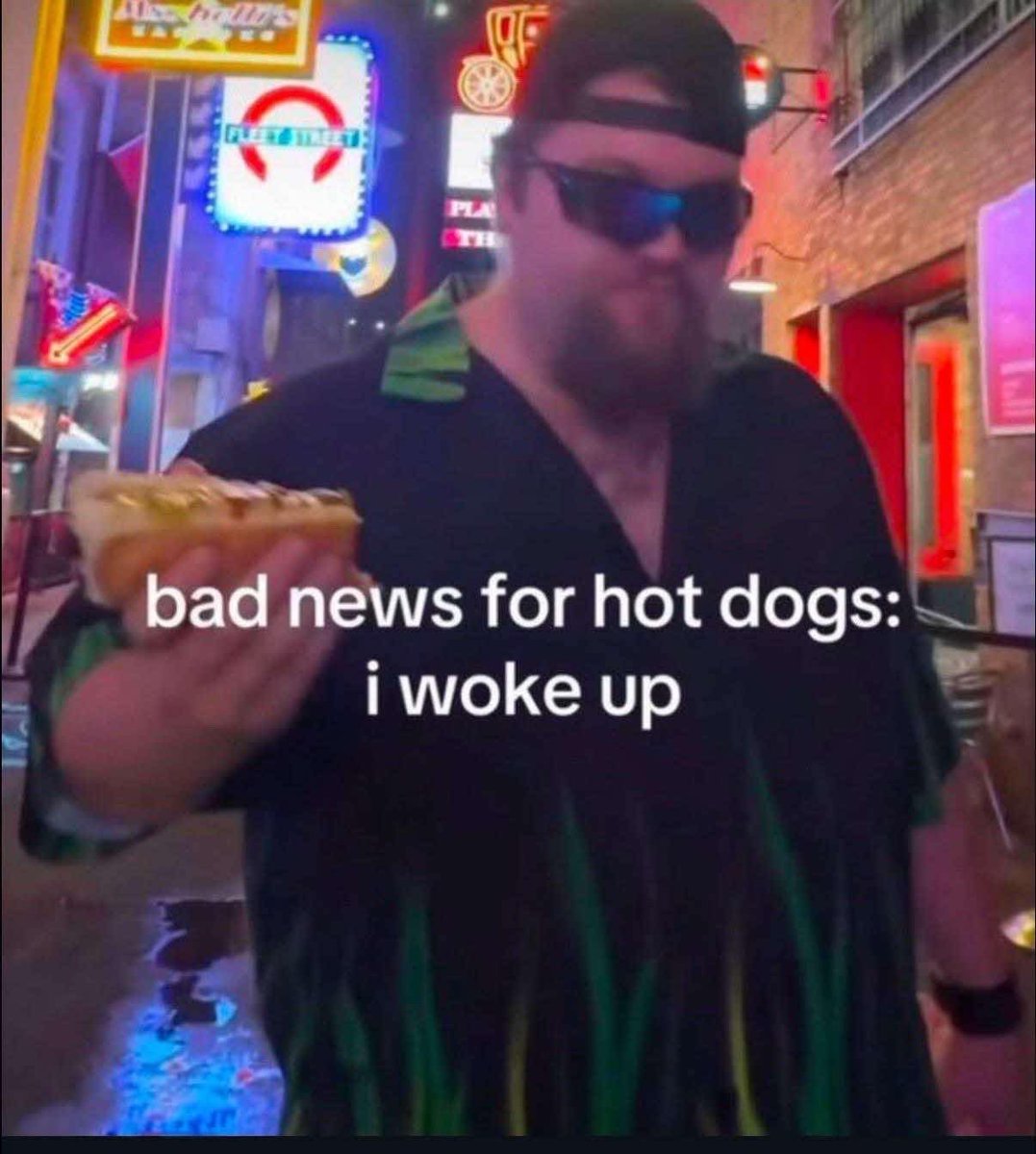 mothball_x's tweet image. hot dogs. watch the fuck out.
[ #skullvolver #skullvolverfanart ]