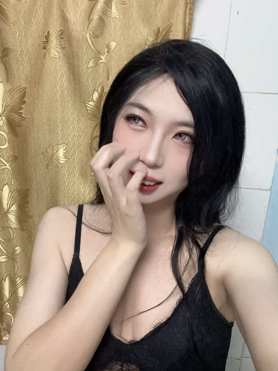 真的是时间或者地点对不上。都是自己跟自己自拍着玩