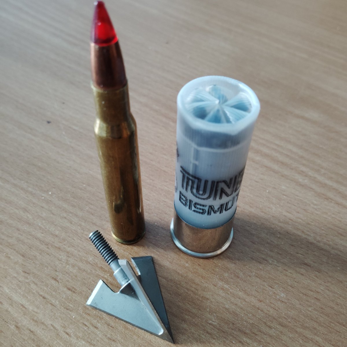 Chasseurbio's tweet photo. En bon écolo bobo, je #chasse au sans plomb ☝️ (même s'il n'y a pas d'étude mentionnant des cas cliniques de contamination humaine au plomb de chasse comme il y a pu en avoir du temps de l'interdiction des canalisations d'eau en plomb) #principeDePrecaution https://t.co/tZWqxiN1AI