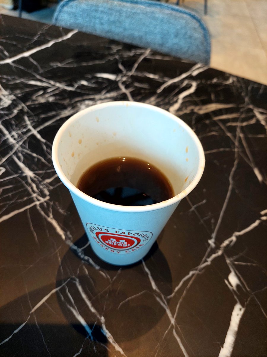 İstanbul havalimanı dış hatlar geliş kapısındaki Americano sadece 195 tl ve bu boyutta,sudan ucuz,sakın almayın,aldırmayın,ben yandım siz yanmayın #boykot #simitsarayı