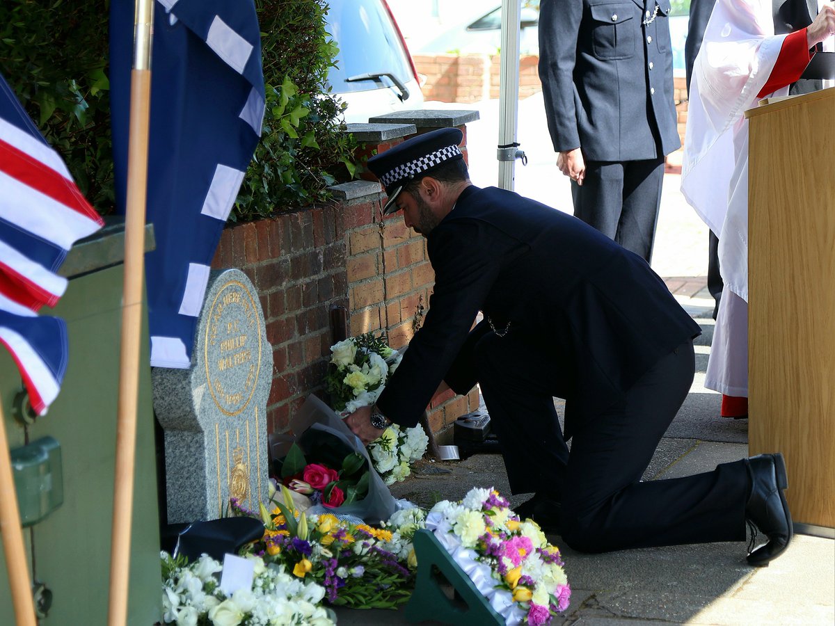 Honouring PC Philip Walters, who was killed in the line of duty 30 years ago.

PC Walters was fatally shot when confronting and pursuing a suspect in Redbridge. 

His bravery and service will never be forgotten. 💙 #LestWeForget