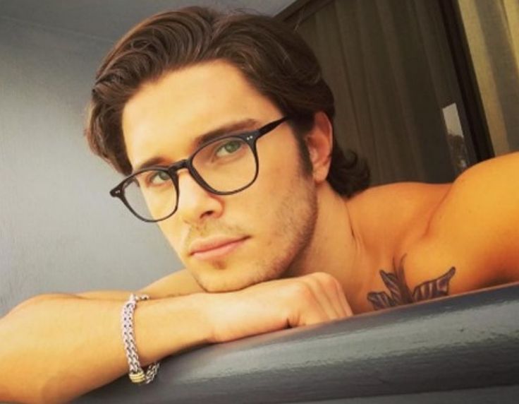 godiemalfait's tweet image. You are right he's smoking hot with glasses. No one wears them better than him, I repeat no one!!! 😍🥵 #RonenRubinstein