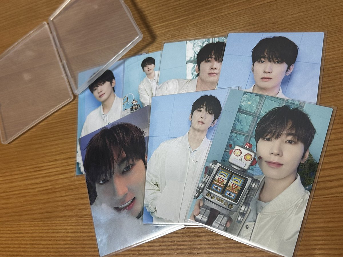 s_svt_t's tweet photo. 今日ダイソーで買ったトレカケース凄くない？
厚みが7mmだから、普通郵便で送れるし、homeとかHOLIDAYの日本サイズにスリーブつけてぴったり！そして、7枚も入るありがたさ！
一気に交換するときに便利かも。
このコンパクトさは…なんだろうありがたい！
少し持ち運びしたいときも使えそうじゃない？ https://t.co/YMvNDkI9N6