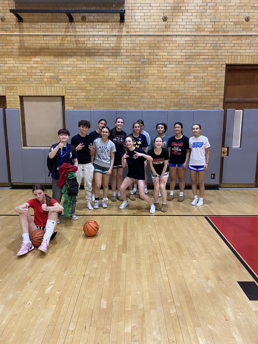 Ahsvikings_gbb's tweet photo. Wakey,Wakey 😴🥱⛹🏽‍♀️⛹🏼‍♀️⛹🏻‍♀️ Wednesday AM Open Gym @AHSvikingathle1 https://t.co/Z5I5iwqDxJ