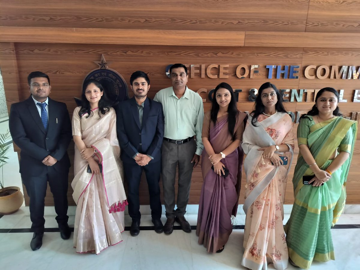 sheshaphy's tweet photo. Every Wednesday is a traditional attire day at NACIN. It feels proud while celebrating our roots while at work! https://t.co/HHpTKT91yl