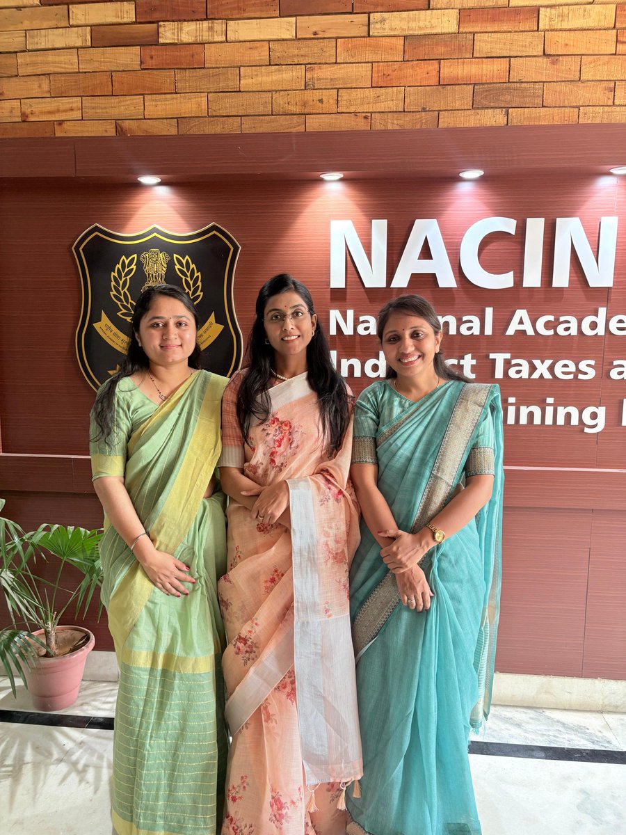 sheshaphy's tweet photo. Every Wednesday is a traditional attire day at NACIN. It feels proud while celebrating our roots while at work! https://t.co/HHpTKT91yl