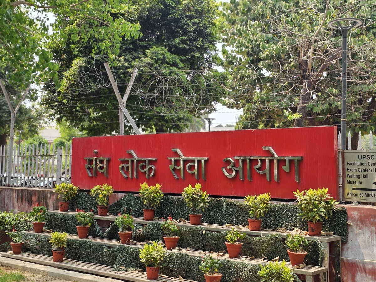 KSushantIRMS's tweet photo. End of one journey!!!
Thank you for giving all the things...
Started from very small village of Bharat ...came,learned and achieved many intangible things.
Exam is equilizer !! But life se badi bhi to nahi hai!!
One last pic on PT day...
 न सम्मान का मोह , न अपमान का भय https://t.co/DqAvsx3A2Q