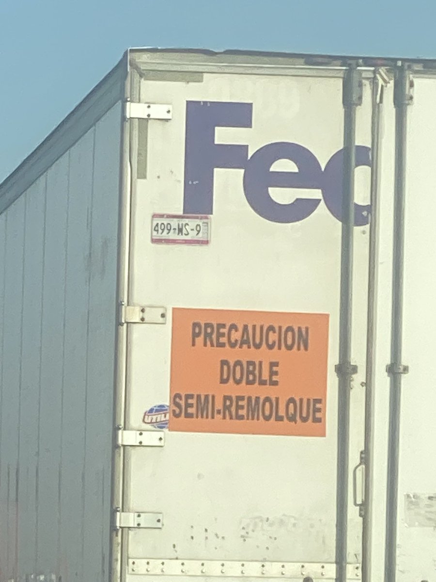 El_richardd's tweet photo. @FedEx 
Denuncia a camión por golpe. Vehículo autopista Queretaro https://t.co/tmpJqnc2jr