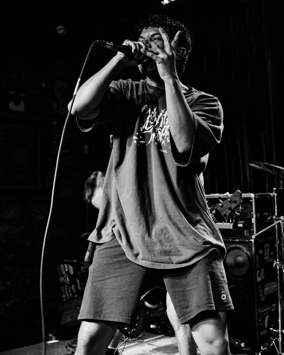 4/14! Tracheotomy! <a href="/trache0tomy/">🐩Cujo(THEY/THEM)🐩</a>
<a href="/dallandriaphoto/">Dallandriaphoto</a>
<a href="/3LinksDeepEllum/">ThreeLinksDeepEllum</a> 

(4/14- Cable, Six Shots, Scrape, and Tracheotomy!) 

PHOTOS AT  
noonepresents.com/photos/2025-sh…