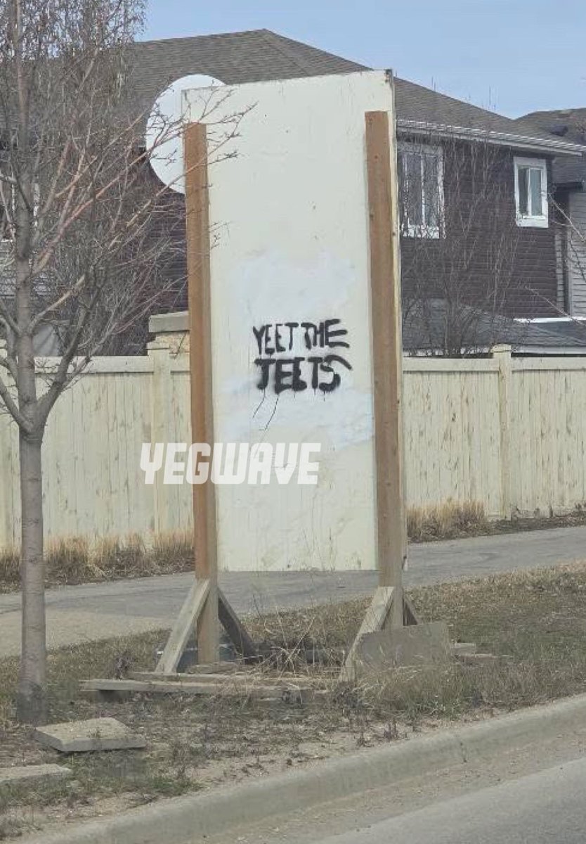 yegwave's tweet photo. Seen in Edmonton https://t.co/u3j2Bdhiqw