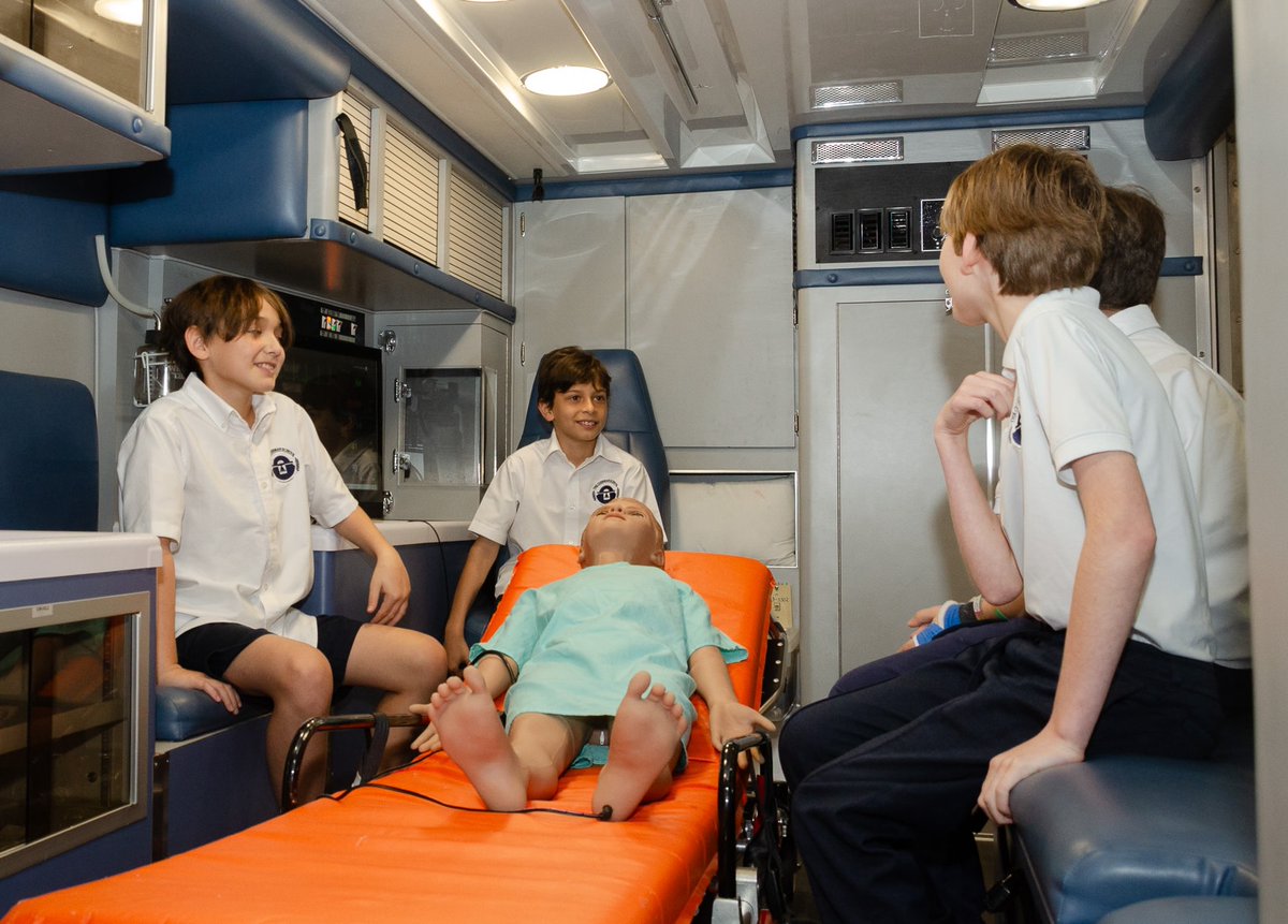 UMGordonCenter's tweet image. Truly a field trip for the books!

We were thrilled to introduce students from @cushmanschool to the wonderful world of #simulationeducation.

These eager young minds got up-close with simulation techniques, and discovered how healthcare providers train to save lives.