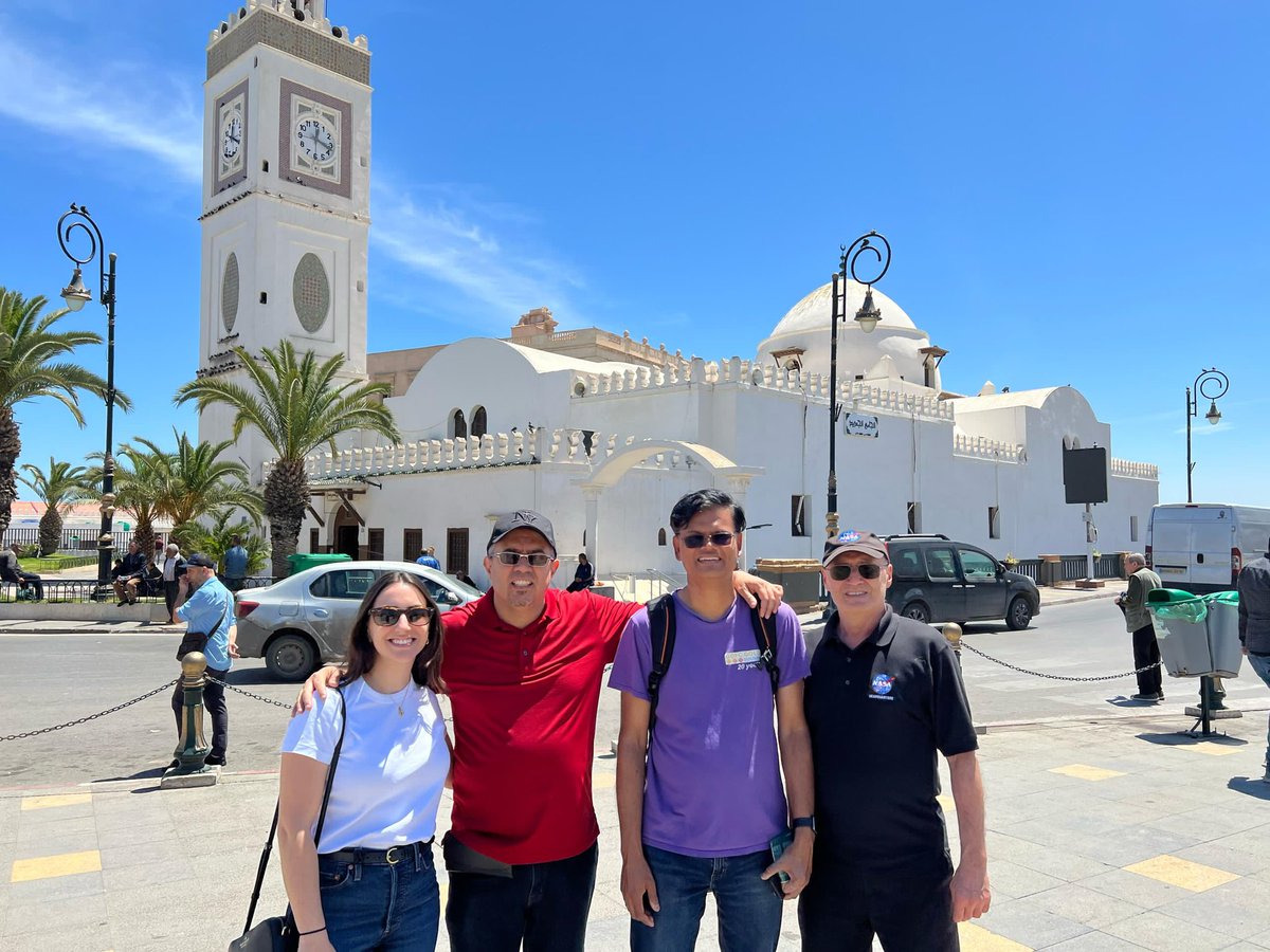 USEmbAlgiers's tweet image. 📚✨بمناسبة يوم العلم الذي تحتفل به المدارس في مختلف أنحاء الجزائر، نُحيي هذا اليوم الوطني الذي يجسد قيم التعلم، الفضول، والسعي وراء المعرفة. 🇩🇿🌍

من خلال برامج تعليم اللغة الإنجليزية مثل TESOL DZAIR ومسابقات التهجئة 🐝، أو فرص التعليم في مجالات العلوم والتكنولوجيا مثل…