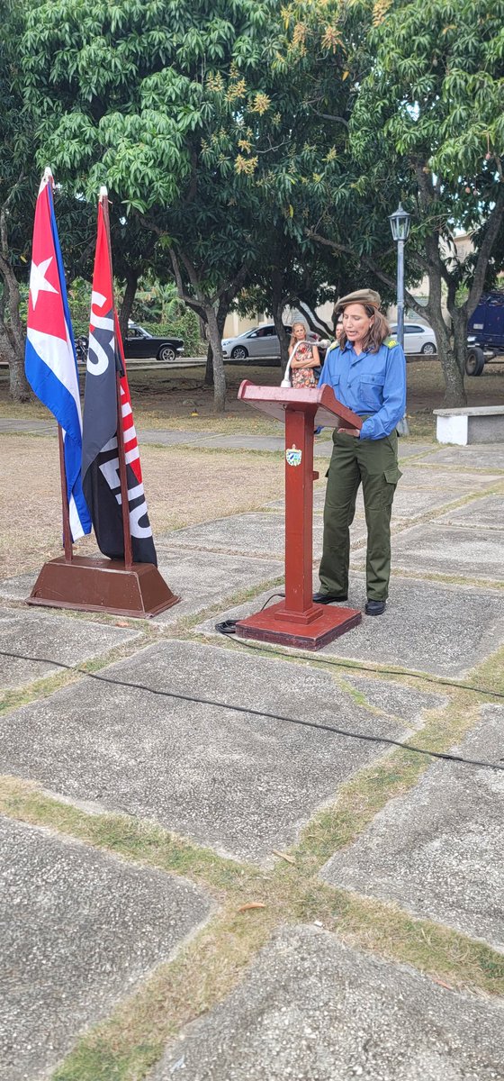Desde el monumento al Titan de Bronce en #HolguínSí y con #HonorHolguinero conmemoramos la declaración del carácter socialista de la Revolución de #Cuba, el día del miliciano y la fundación del <a href="/PartidoPCC/">Partido Comunista de Cuba</a> un 16 de abril pero de 1961. ¡Cuba Vence!