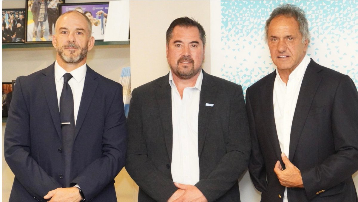 Scioli se reunió con el Intendente de Villa La Angostura nubesmgzdigital.com.ar/index.php/2025… vía <a href="/MagazineNubes/">NUBES MAGAZINE</a> Magazine Digital de Argentina