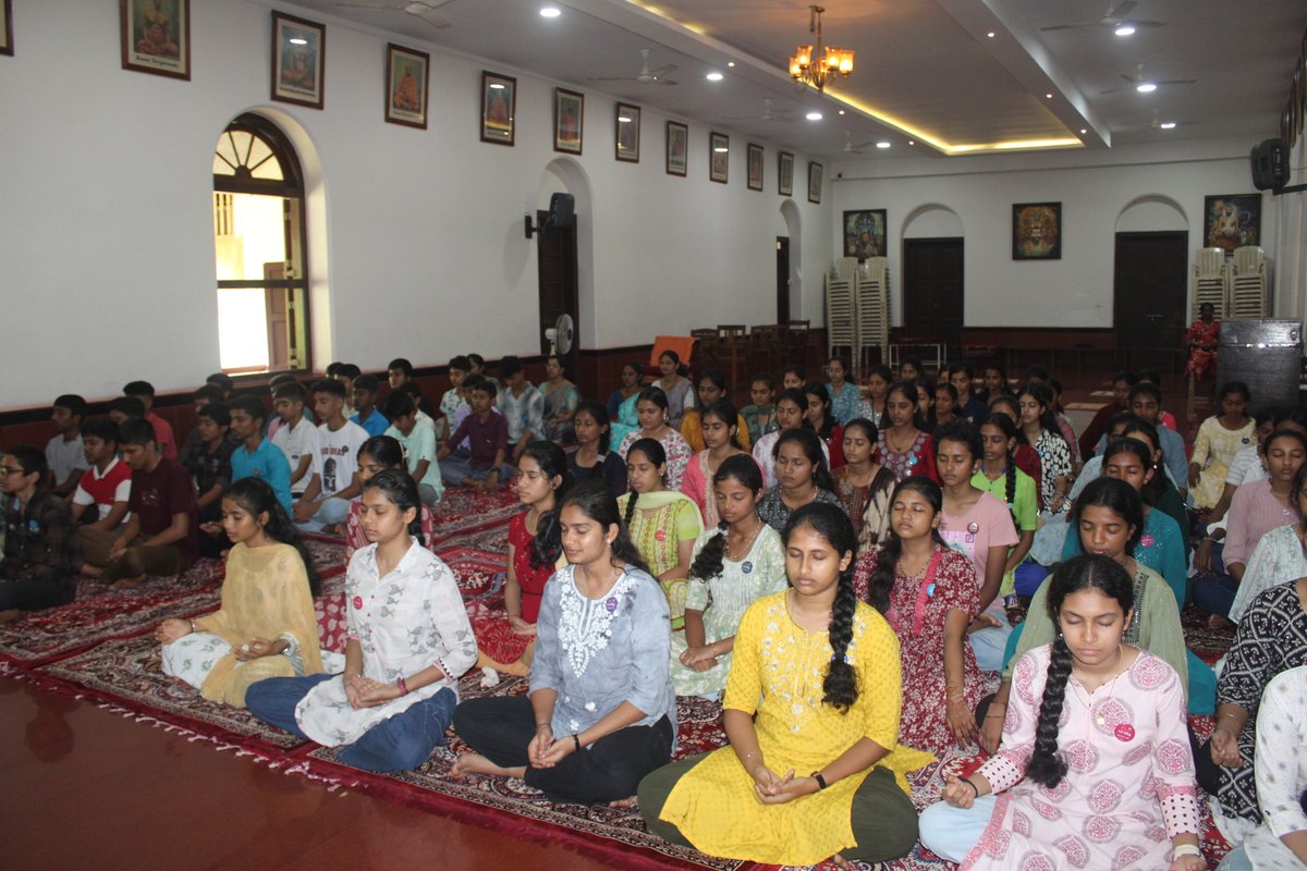 mangalurumath's tweet image. #VivekaSphoorti2025 #Batch19 | Viveka Sphoorti An initiative of Ramakrishna Math Mangaluru. Delegates of Eureka - 2025 (a state level camp for SSLC Students) held at Vivekananda Pre University College, Puttur visited our Ashrama on 10th April 2025.