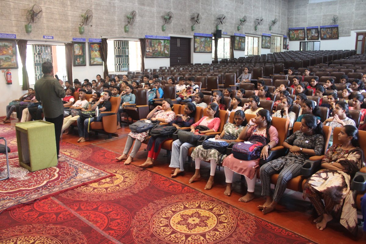 mangalurumath's tweet image. #VivekaSphoorti2025 #Batch19 | Viveka Sphoorti An initiative of Ramakrishna Math Mangaluru. Delegates of Eureka - 2025 (a state level camp for SSLC Students) held at Vivekananda Pre University College, Puttur visited our Ashrama on 10th April 2025.