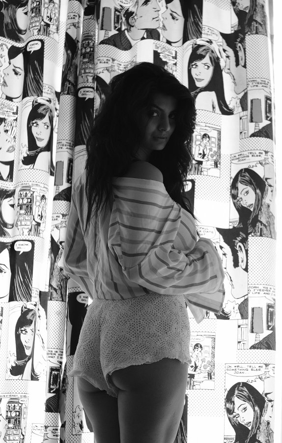 GoqWJkeW8AAIraS?format=jpg&name=900x900