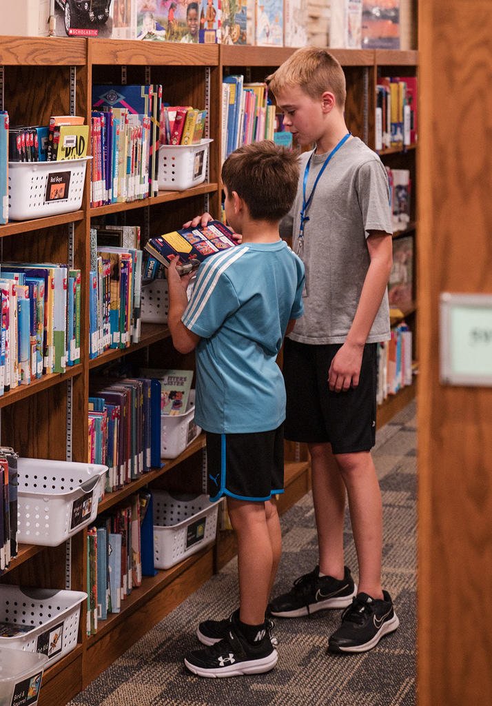 At Lakeshore, students are given opportunities to hone their leadership skills daily with opportunities like the buddy system, where older students are paired with younger ones for activities like crafts and reading.

#FutureMentor #Fondy #BuddySystem #FondyChangesOutcomes
