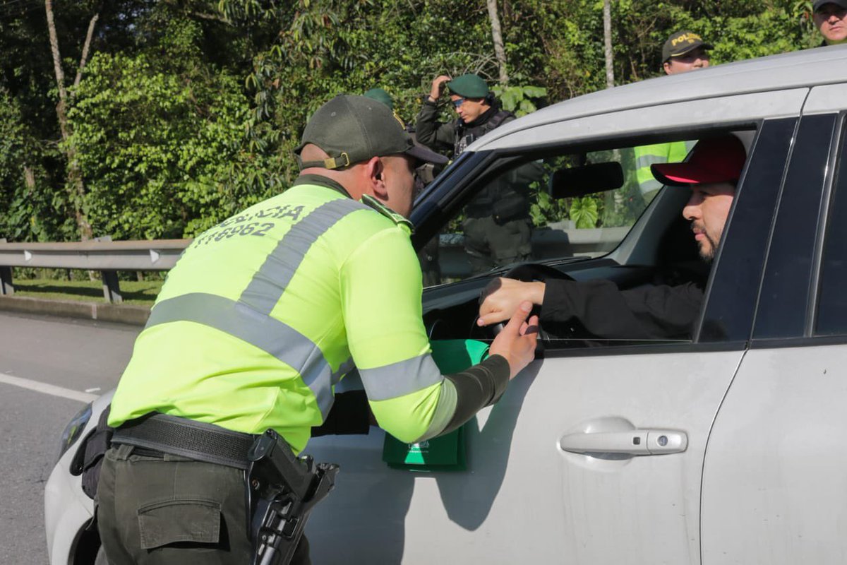 Iniciando el día de mayor tránsito en las vías del departamento para Semana Santa, las autoridades nos reportan que hemos superado los 100.000 vehículos ingresando. Hemos instalado PMU que monitorea y atiende este tema, y también los relacionados con seguridad  emergencias