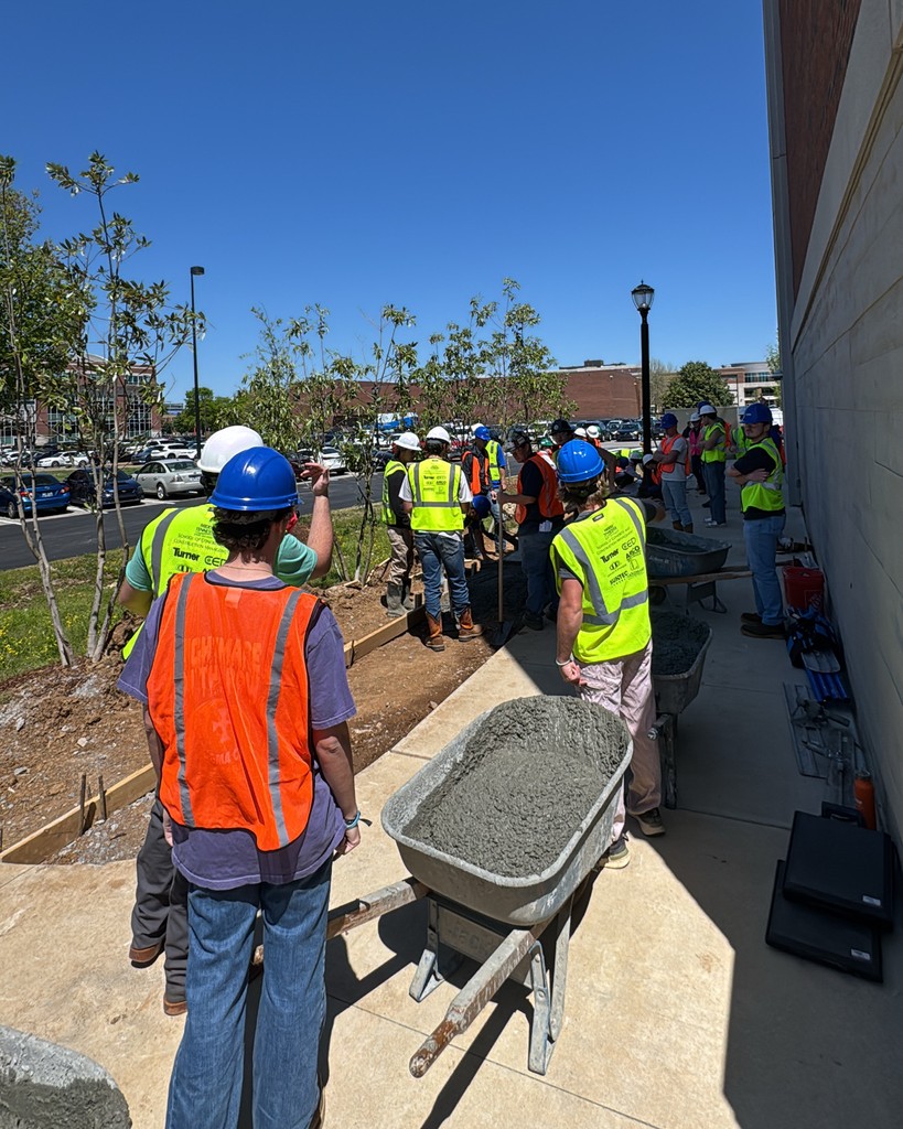 gotpotholestn's tweet photo. Industry related partnerships are important. They provide companies like PRI with an opportunity to support program like the MTSU CIM program which are working to build tomorrow’s construction leaders. Thanks to everyone who worked to deliver this project!

#teamwork https://t.co/i6lCw5D326