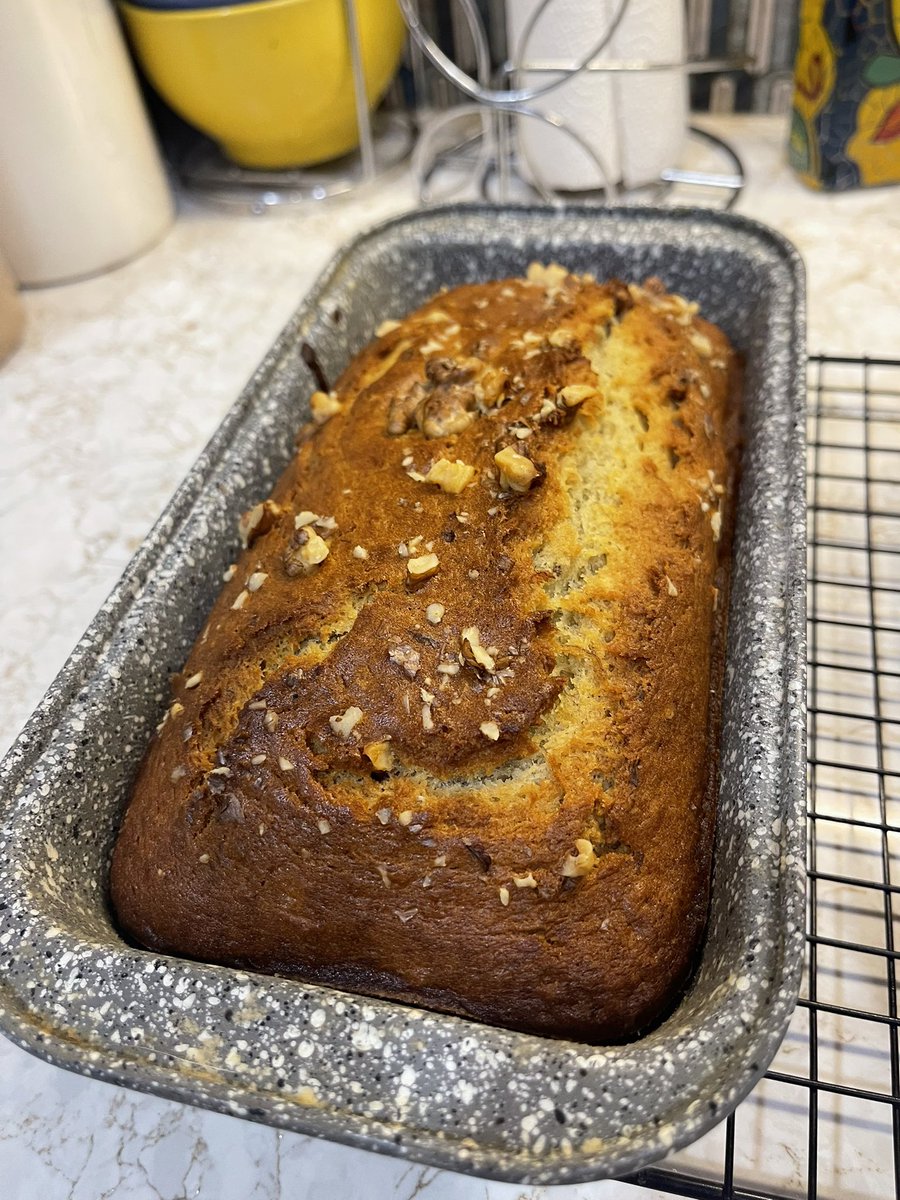 Cloud_Surfer27's tweet photo. i was bored 

(my home smells delicious)
#bananabread #justbake #myfoodstories #baking❤️
#timepass https://t.co/ikQqwfXSVd