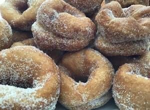 cookpadrecetas's tweet photo. ¿Los has hecho alguna vez? Tradiciones de Semana Santa: Roscos fritos https://t.co/zb6zXc5NBt #roscosfritos #recetasderoscos #roscostradicionales #rosquillas #rollitos #rollitosdeanis https://t.co/CXBCvGrof0