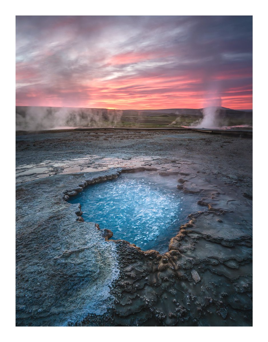 MarkDenneyPhoto's tweet photo. An incredible scene unfolding in the Icelandic Highlands! https://t.co/kr1jz3TC3A