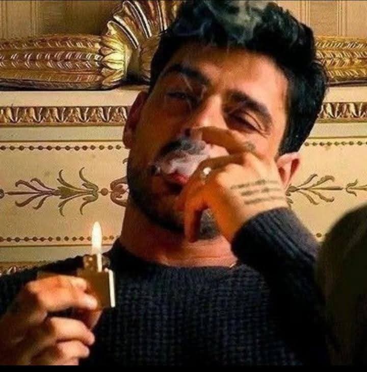 طلع البُعد في بعض المواقف ومع بعض الأشخاص بيبقى اريح والعيون بتكدب عادي والناس من بعيد احلى ومش كل اللي بنحبهم ينفع يبقو معانا ..
