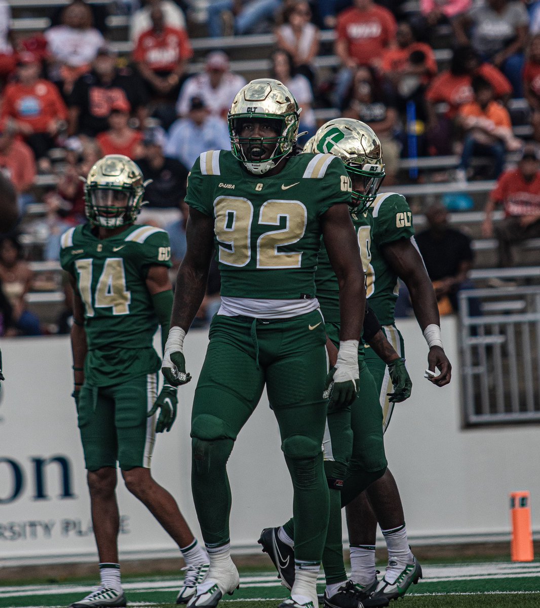 Officially in the Transfer Portal with 2 years of eligibility left! FBS/FCS experience. 6”3 245lbs (EDGE). Film will drop at 4pm!