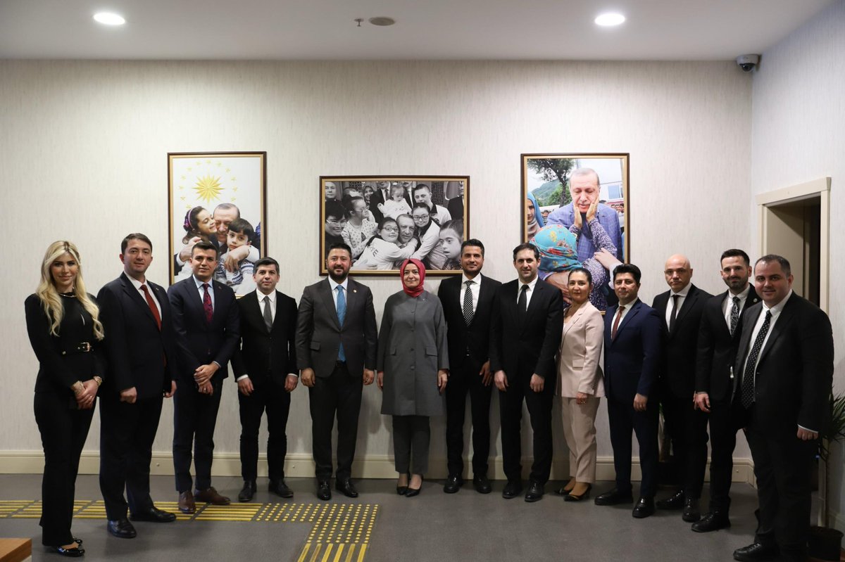 TFD1969's tweet photo. 📍AK Parti Genel Merkezi

Türkiye Fizyoterapistler Derneği Yönetim Kurulu olarak, AK Parti Sosyal Politikalardan Sorumlu Genel Başkan Yardımcısı Sayın @drbetulsayan, Milletvekilimiz Sayın @Emre_Caliskann ile birlikte makamında ziyaret ettik. 

Serbest Çalışma Yönetmeliği’ne ilişkin değerlendirmelerde bulunduğumuz görüşmede, mesleğimizin gelişimi konusundaki ilgisi, yapıcı yaklaşımı ve nazik ev sahipliği için Sayın Bakanımıza teşekkürlerimizi sunarız.

Türkiye Fizyoterapistler Derneği Yönetim Kurulu

@akparti 
@TFD1969