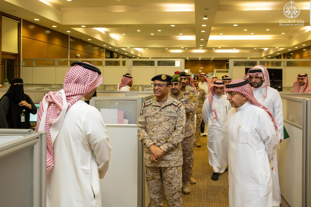 modgovksa's tweet photo. معالي رئيس أركان #القوات_البحرية يزور برنامج تطوير #وزارة_الدفاع، ويشيد بالإنجازات المحققة في مسيرة تطوير الوزارة، لتحقيق رؤيتها وأهدافها الإستراتيجية، ورفع كفاءة الأداء، وتمكين العمل المشترك.

https://t.co/2tJsPW413f https://t.co/FUT1NcPrss