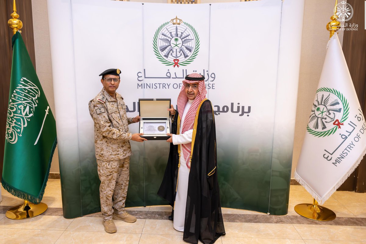 modgovksa's tweet photo. معالي رئيس أركان #القوات_البحرية يزور برنامج تطوير #وزارة_الدفاع، ويشيد بالإنجازات المحققة في مسيرة تطوير الوزارة، لتحقيق رؤيتها وأهدافها الإستراتيجية، ورفع كفاءة الأداء، وتمكين العمل المشترك.

https://t.co/2tJsPW413f https://t.co/FUT1NcPrss