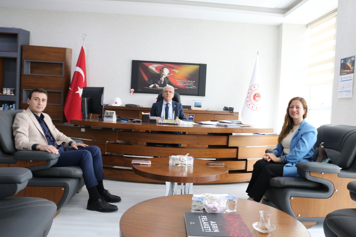 EkoSağlık ekibi olarak Şanlıurfa Çevre, Şehircilik ve İklim Değişikliği il Müdürümüz Hüseyin Aras’ı ziyaret ettik. Projemize verdikleri desteklerinden ötürü teşekkürlerimizi sunarız. #birliktedahagüçlüyüz #EcoHealth #EkoSağlık