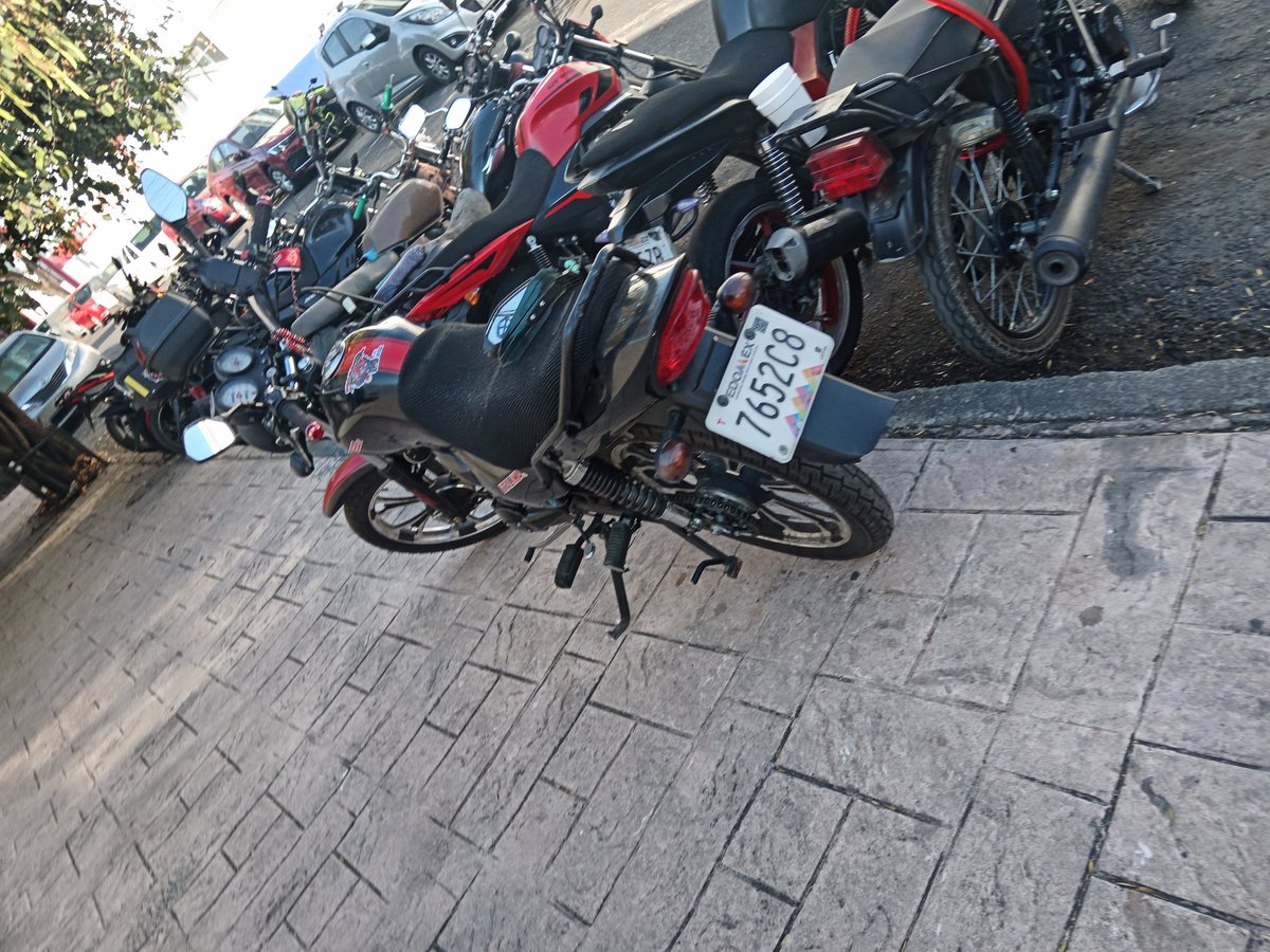 helam_1808's tweet photo. Otra vez motos de policías sobre banqueta, Calle 3 esquina con Castilla Oriente Azcapotzalco CP 02040 les pido no ignorar esto y quitarlas #sectorcuitlahuac #sectorlaraza eduquen a sus policías @Azcapo_Denuncia @AzcapotzalcoMx @UCS_GCDMX #TránsitoGCDMX @SSC_CDMX @OVIALCDMX https://t.co/ixYcHIy22I
