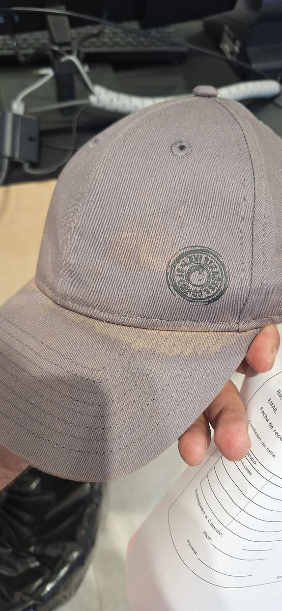 FcoAtapias's tweet photo. Más de 30 días esperando respuesta de @LEVIS y ninguna solución, pagar por un producto que en menos de 1 mes presenta fallas de materiales y no dan ninguna respuesta @SERNAC https://t.co/smZGnGFQLe