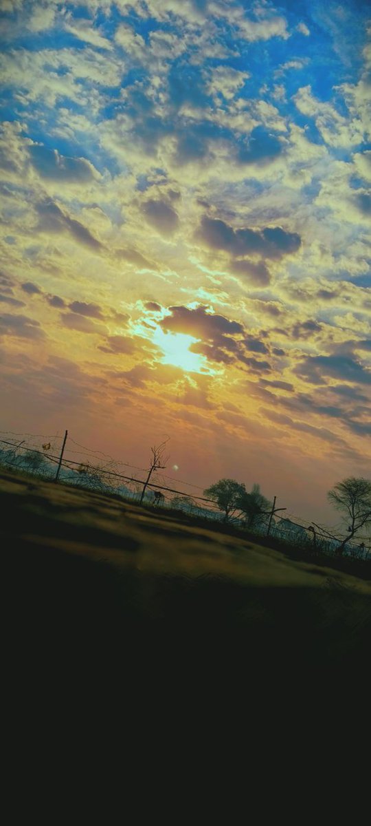 KumerRanabhatt's tweet photo. good evening,
#sunsetxvibes #skyフレンド募集 #eveningwisdom https://t.co/pokcf8kMYA