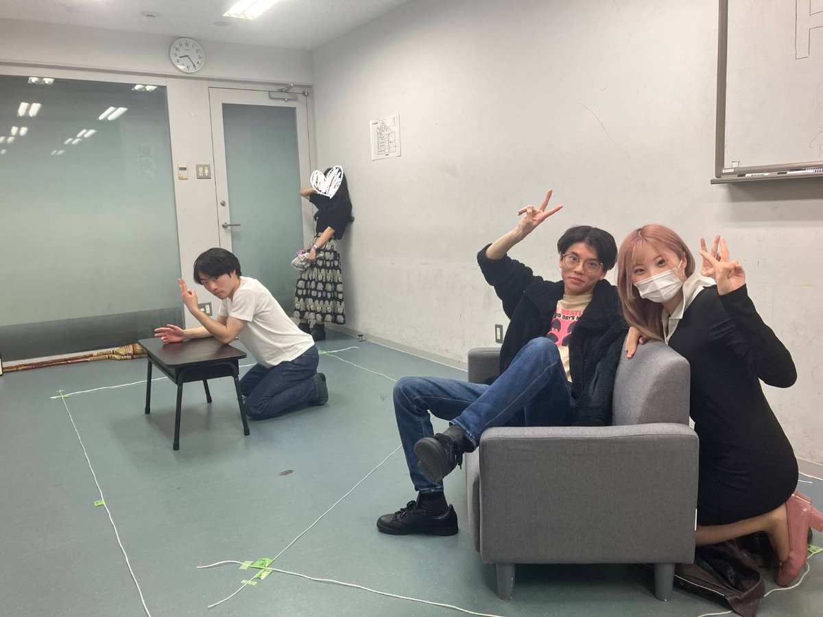 ichigeki_25's tweet photo. 【 本日の稽古場 】

本日の稽古場の様子です！

本番も近くなり稽古場にも緊張感が...？
楽しく稽古しております👀
ご予約お待ちしております🙇‍♀️

◯ご予約↓
https://t.co/8vU2vS9FEz
 
#法政一劇　#露　#春から法政
#学生演劇　#演劇 https://t.co/d3hJPK7wH6