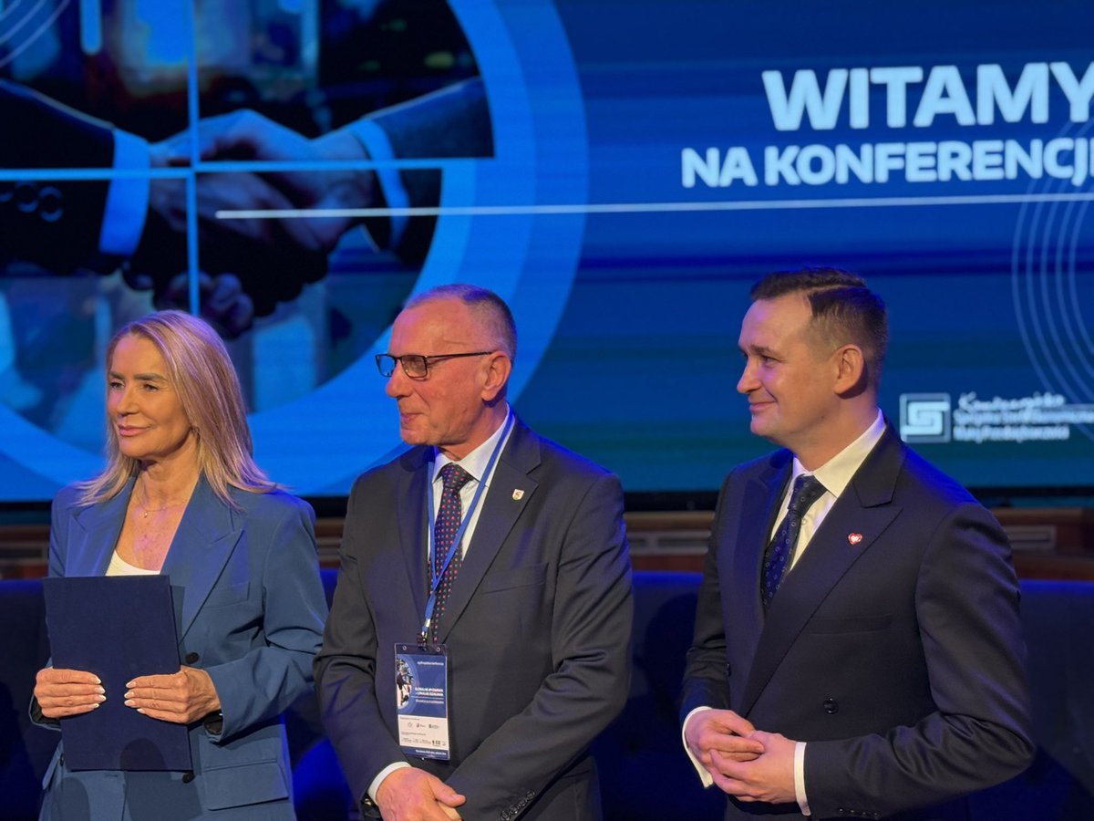 JarosMichal's tweet photo. Edukacja to nie wydatek. Edukacja to inwestycja w silną, nowoczesną Polskę. I my tę inwestycję traktujemy serio.

#edukacja #gospodarka #rynekpracy https://t.co/sBL6brhCK4