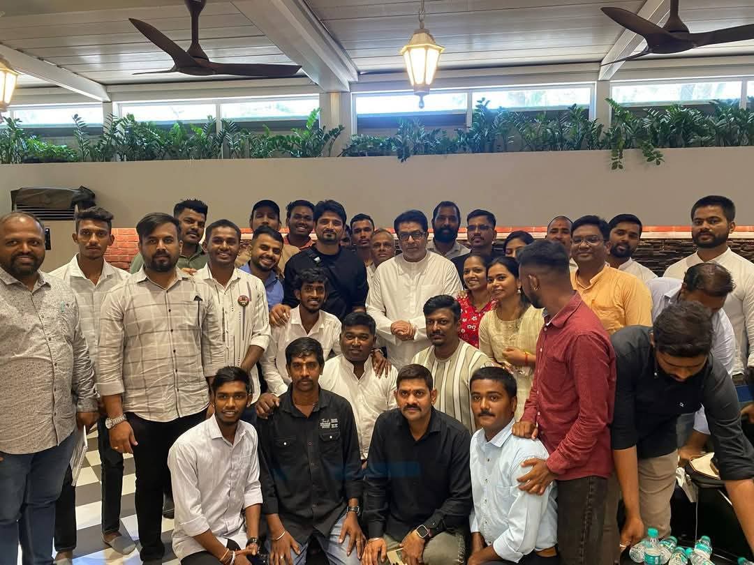 mnssocial_'s tweet image. छत्रपती शिवाजी महाराज ह्यांचे गडकिल्ले मजबूत रहावेत ह्यासाठी प्रयत्न करणाऱ्या दुर्गवीरांनी आज मनसे अध्यक्ष राजसाहेब ठाकरे ह्यांची भेट घेतली.

“ गडपती” या शिवजयंती निमित्त ठाण्यात झालेल्या कार्यक्रमात गड किल्ले संवर्धन करणाऱ्या संस्थांचा सत्कार मनविसे मार्फत करण्यात आला होता.…