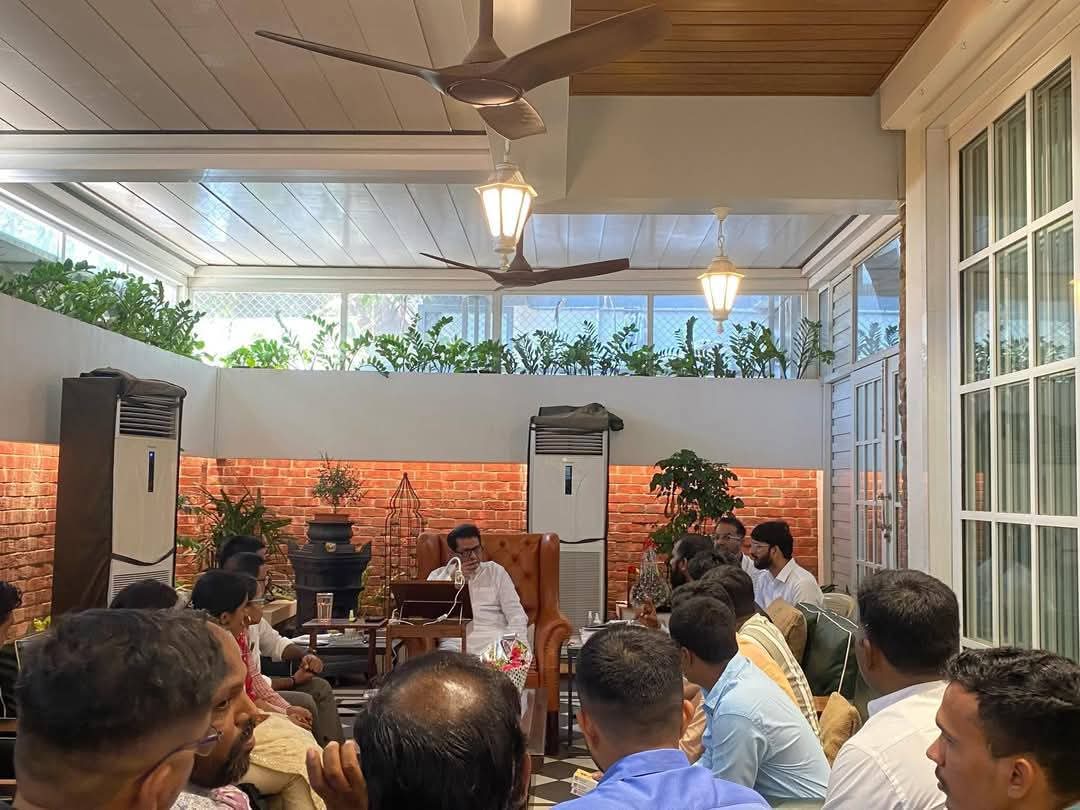 mnssocial_'s tweet image. छत्रपती शिवाजी महाराज ह्यांचे गडकिल्ले मजबूत रहावेत ह्यासाठी प्रयत्न करणाऱ्या दुर्गवीरांनी आज मनसे अध्यक्ष राजसाहेब ठाकरे ह्यांची भेट घेतली.

“ गडपती” या शिवजयंती निमित्त ठाण्यात झालेल्या कार्यक्रमात गड किल्ले संवर्धन करणाऱ्या संस्थांचा सत्कार मनविसे मार्फत करण्यात आला होता.…