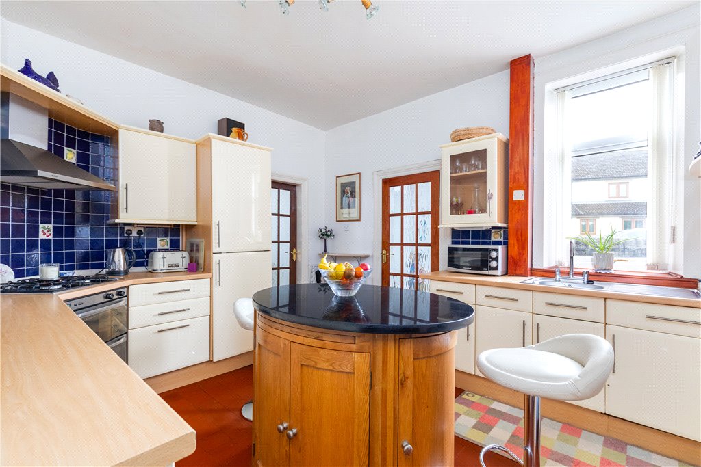 🏡 PRICE IMPROVEMENT - NOW £550,000
📍 Holme Lane, Sutton-in-Craven, BD20
Offering four/five bedrooms, two reception rooms, two bathrooms with a private garden to the front and parking and garden to the rear.
01756 701010
loom.ly/jYe_puc
.
#5bedrooms #priceimprovement